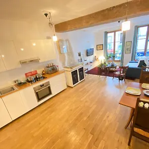 https://beautiful-appartment-in-the-heart-of.fr-paris.fr