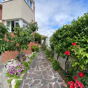 Casa Jardin Particular Ideal Grupos Y Familias Baranain